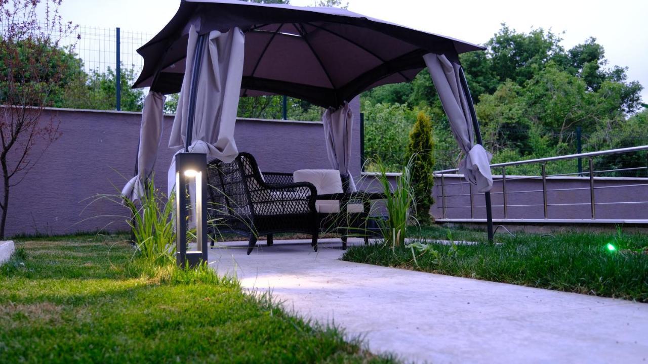 Flower City Suits Aparthotel Yalova  Exterior photo